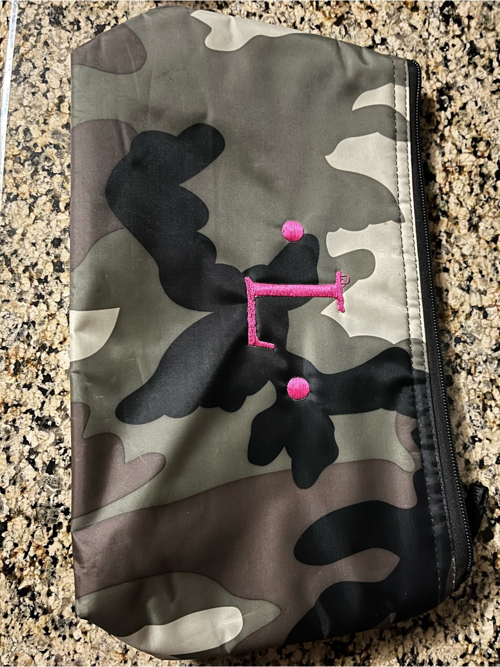 thirty-one Camo insulated medium tote pouch